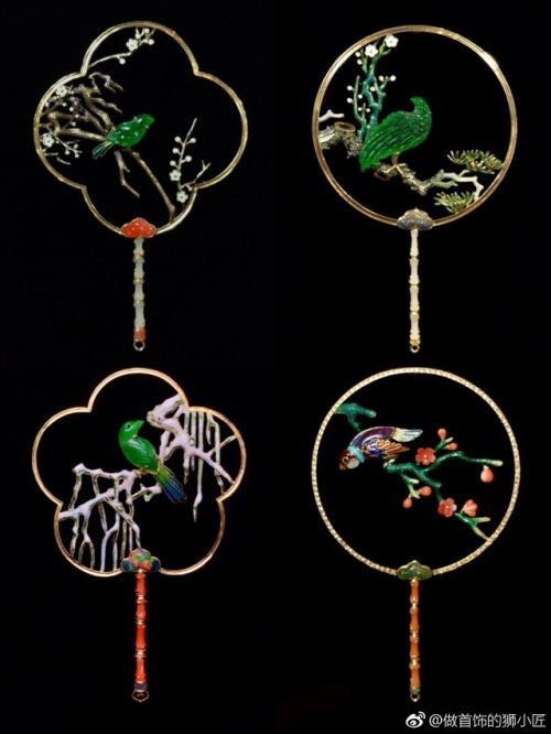 dressesofchina:Tuánshà (circle fans) -themed brochets by Qian Zhongshi, founder of Shi