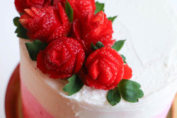 sweetoothgirl:HOW TO MAKE STRAWBERRY ROSES