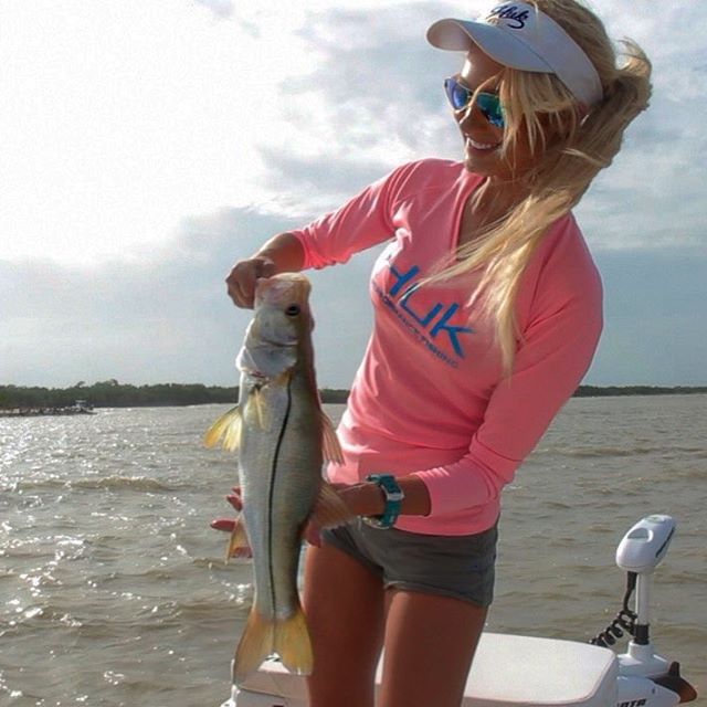 brookemariethomas:  Snook Thumbs up 👍🏻 for the #weekend 🐟👌🏻@hukgear