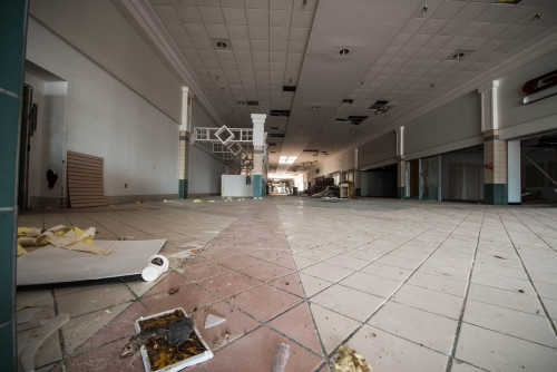 pshh-wtfe:  Abandoned Mall in Central Florida