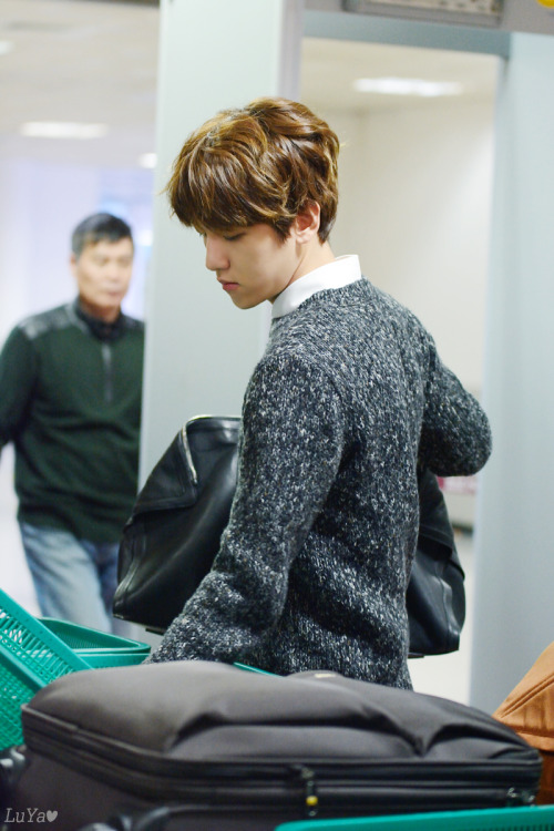 fybaekhyun:  141102 Airport - Gimpo to Busan  ©  luya | do not edit. 