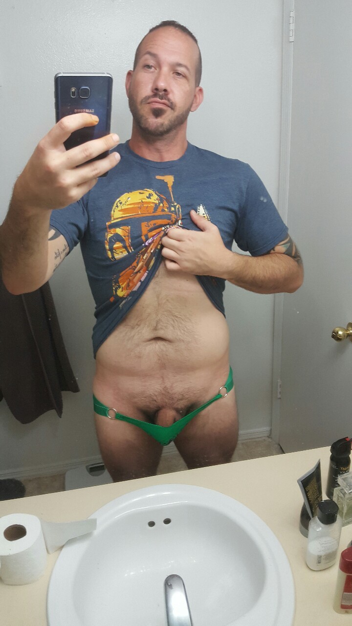 porkchop69yum:  Horny, wanna play?