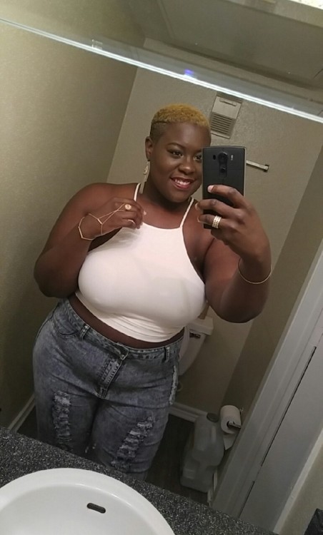 sunnyjaylite:  I heard it was big girl appreciation day 💛💛   5'6"  250+lbs  size 16/18 