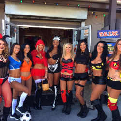 superfructose:  The hottest hooters girls