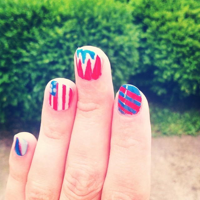 Tout est dans le détail 🇺🇸 #nailart #america #farewellparty #stripes #fmsphotoaday #ootd #party