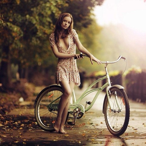 paulg10: Autumn cycle girl. Wonderful lighting.