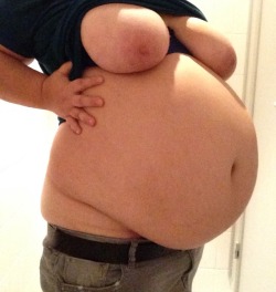 fat-bellynn: My belly is so full it is hard to breathe