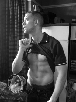 bolo-e-cha:  Russell Tovey - Looking Actor