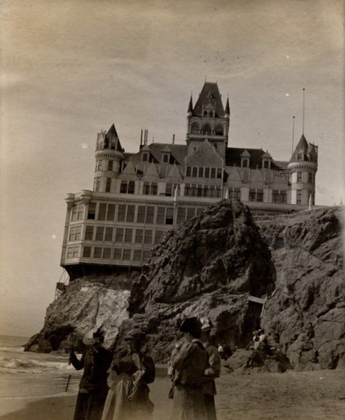 sarkos:shitfuckingfuckshit:Victorian Cliff House, San FranciscoI’ve got a hard time believing 