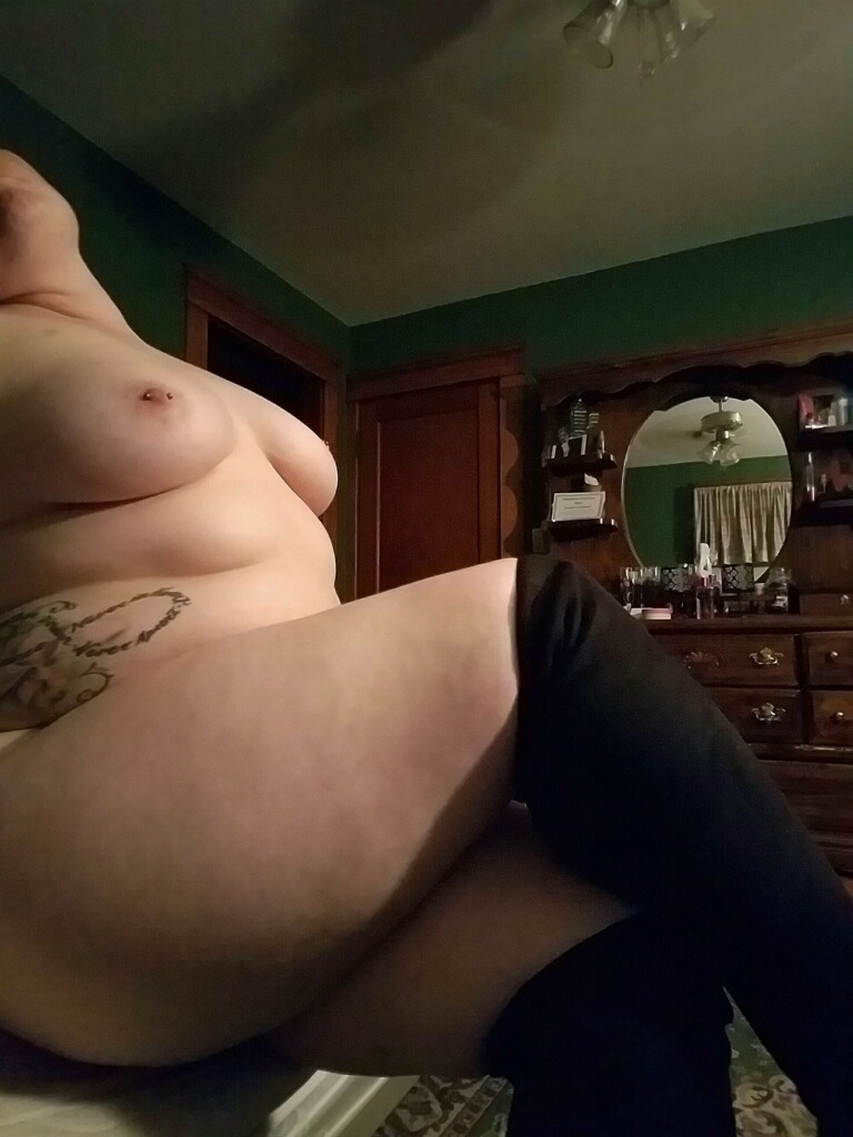 bigfootinthehouse:  Some more of my baby Jenn. Reblog if you like.
