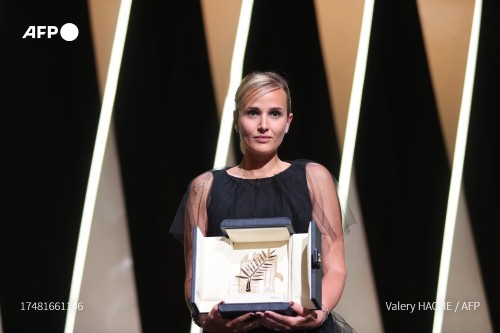 fuckyeahwomenfilmdirectors: Julia Ducournau makes history by winning the Palme d’or for Titane. She 