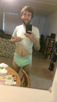 dpunkasaurusrex:  No caption inserted here.   VERY hot diapered man