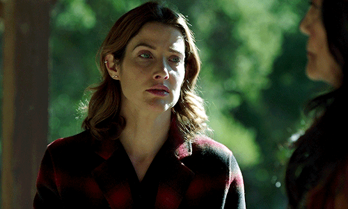 COBIE SMULDERS As Dex PariosStumptown | 1x16 All Quiet On The Dextern Front