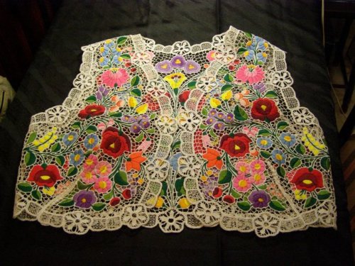 indigodreams:Hungarian folk embroidery @womensart1