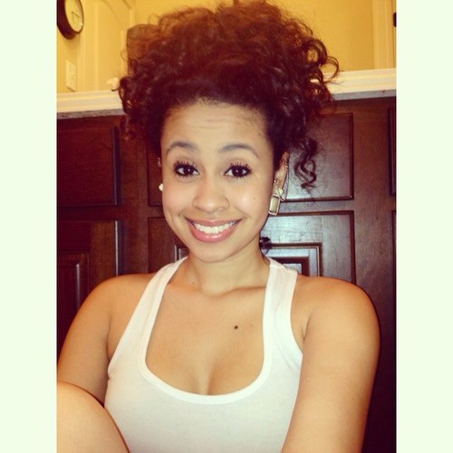 briathefemalehustler:  blacklatinaaa:  hey hey (:  Her Smile »»» Lawd 
