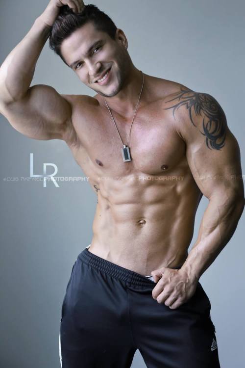 muscle-addicted:  Ricardo Martinez