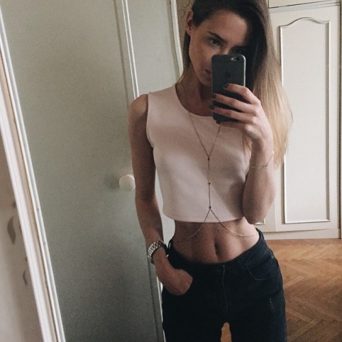 lipstick-andlesbians:  👭 