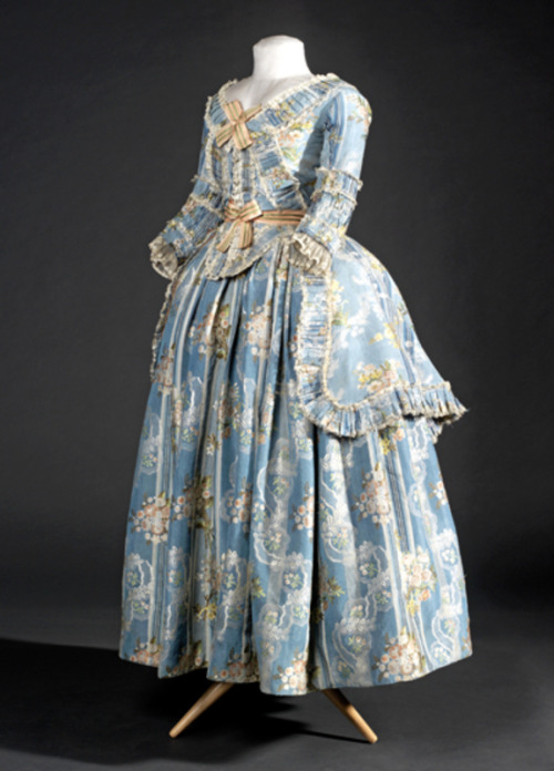 fashionsfromhistory: Robe à la Polonaise 1782-1787 Museu del Disseny de Barcelona