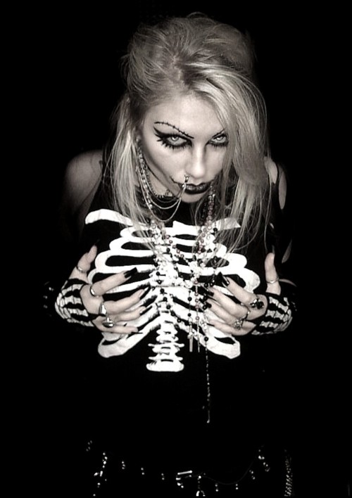 degenerate-lowlife:  model ~ Lilith Vampiriozah 