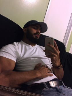 pm730:  stratisxx: Who wants this big Arab daddy’s cock ploughing their hole all night long?  Once this guy pins you to his bed you’ll have no other purpose other than making him and his huge cock feel good. It’ll be 4 hours of giving him what he