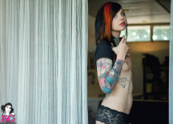 beautifulgirlsmakemesuicidal:   Kindra Suicide   Beautiful!