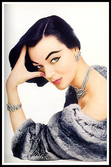 Ivy Nicholson is wearing jewelry by Chaumet, coiffure by Guillaume, photo by Jacques Rouchon, Femme,