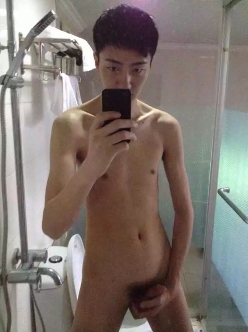 rebelziid:  Naked Chinese Hottie