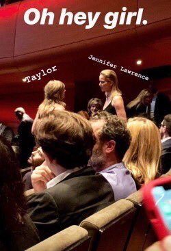 theswiftsource:  Taylor and Jennifer Lawrence tonight at ‘The Favorite’ movie premiere in NYC  I have a knee strap on Tay! Want to feel it! 