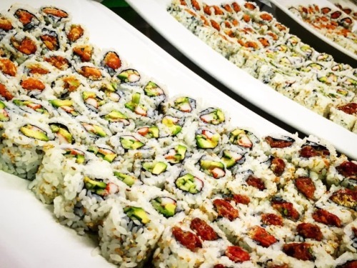 Massive order of Spicy Salmon, Spicy Tuna and California Rolls today! #maki #sushiroll #catering #su