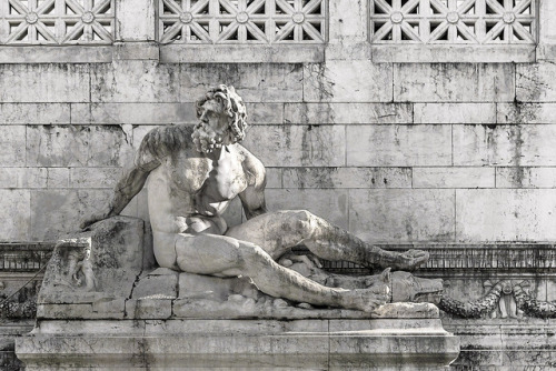 Fountain statues of The National Monument to Victor Emmanuel II, Rome    Rome | Trastevere | Sculptu