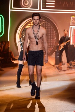 ashleeanyag52:  Francisco Lachowski 