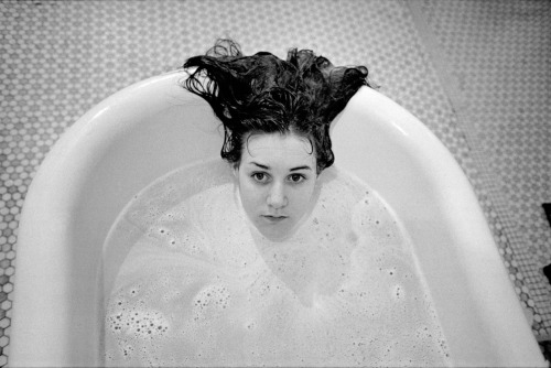 inthedarktrees:  Mary Ellen Mark, Laurie in the Tub, Ward 81, Oregon State Hospital, Salem, Oregon, 1976