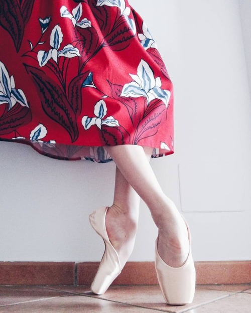 ballerinaoftheopera: A ballerina needs her flowers