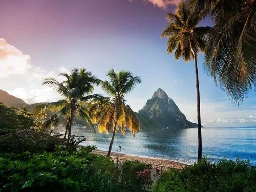 bountybeaches:  St. Lucia, West Indies Great Tip: use ZOOM in right top corner