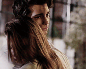 fuckyeahcagatayulusoy:  medcezir 63