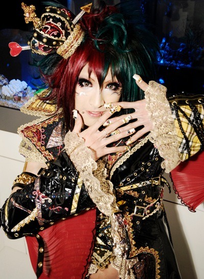 Visual Kei えみる Emiru Ex 愛狂います Aicle Now In Yeti Old Pic