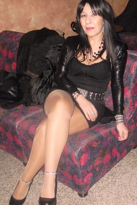 jonnafina: Slutty pantyhose milf bimbo. Yup, i went there.