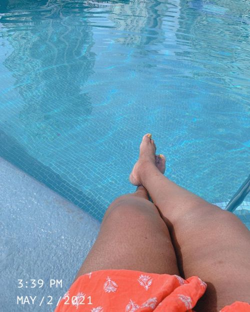 ☀️ . . . . . . . . . . . . #waikiki #blackgirl #poolside #nannycation #hawaii (at Honolulu Wakiki&nd