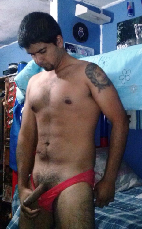 chilenosdebadoo:  Reinaldo, nueva selección de fotos de este porteño fanático de la U, caliente y muy sexy. Me calienta siempre. Ojo que hay un video en el próximo post!!!