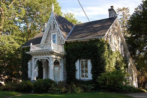 gothic-architecture-blog:A little Gothic Revival cottage