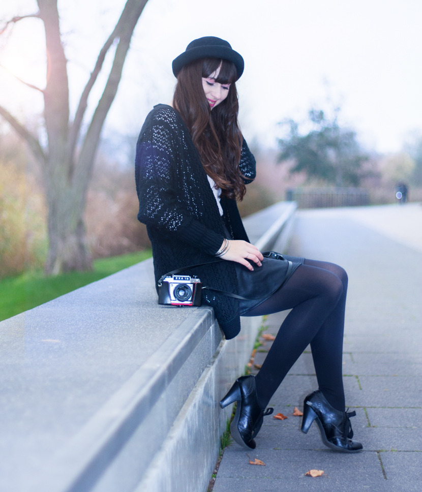 tightsobsession:  My eyes take photos.Via Belle Melange.
