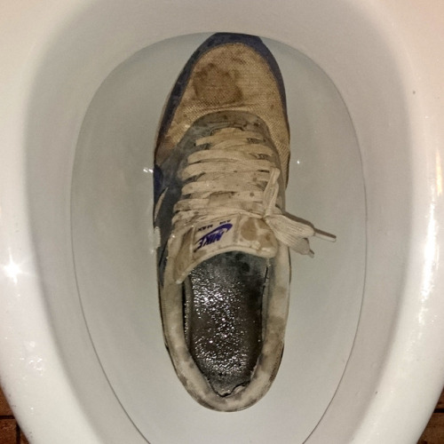 airmaxfucker: sneakerfckr: Nike Air Max 1 last time in normal use - now they are retired. Hot