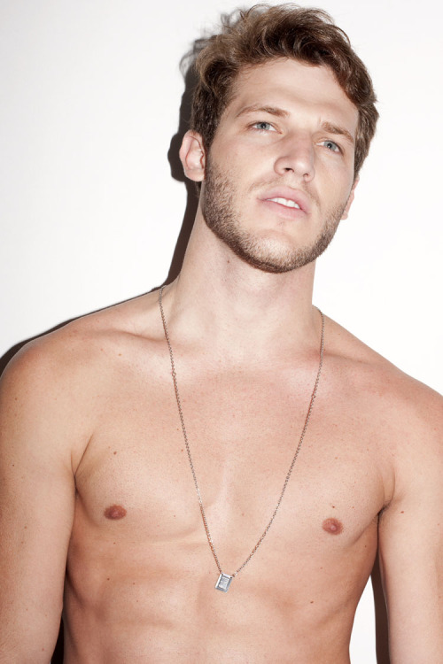 hunkopedia:  Follow Hunk’o’pedia for more hot guys! Follow my new personal blog: The Mask & The Mirror!