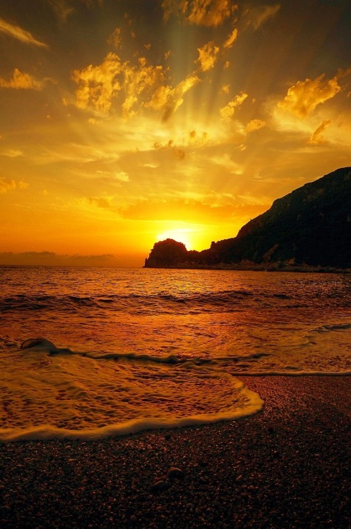 0ce4n-g0d:  The touch of Midas by Spiros Lioris