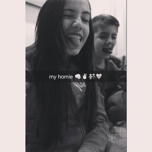 Here’s to the one who makes me lose my temper 23 hours a day, but I really can’t live without. Thank you for being you. Te aminho 💙👫👊 #sómais2meses #tmj #cousinloveornah (em Condomínio Panoramic)