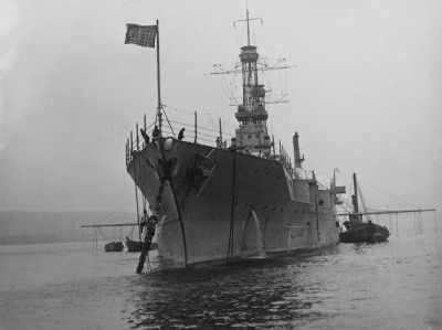 lonestarbattleship:USS Mississippi (BB-41) in New York Harbor on December 25, 1918. NARA: 45512536, 45513417NHHC: NH 46047, NH 45492