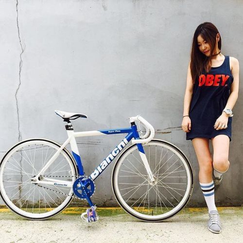 ifuckinlovefixedgearbikes: Bianchi girl. by@hyorosa . #Bianchi #Taiwan #Taipei #cycling #Classic #b