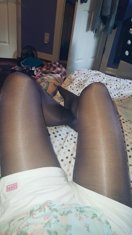 tightsbabe:lounging in my new plum Fiore tights!! love them. ♡♡♡