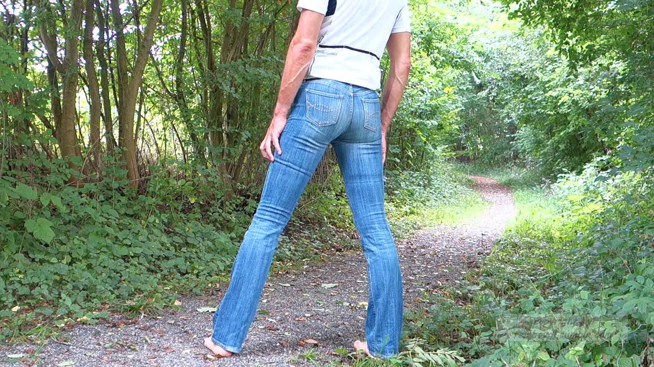 risky public  jeans wetting at the sidewalk- more jeans wetting pix-&gt; http://femboydl.tumblr.com/archive