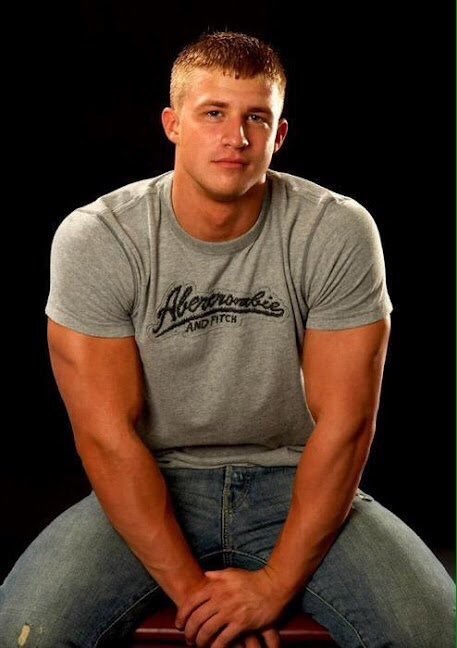 mouthwatering-men:  